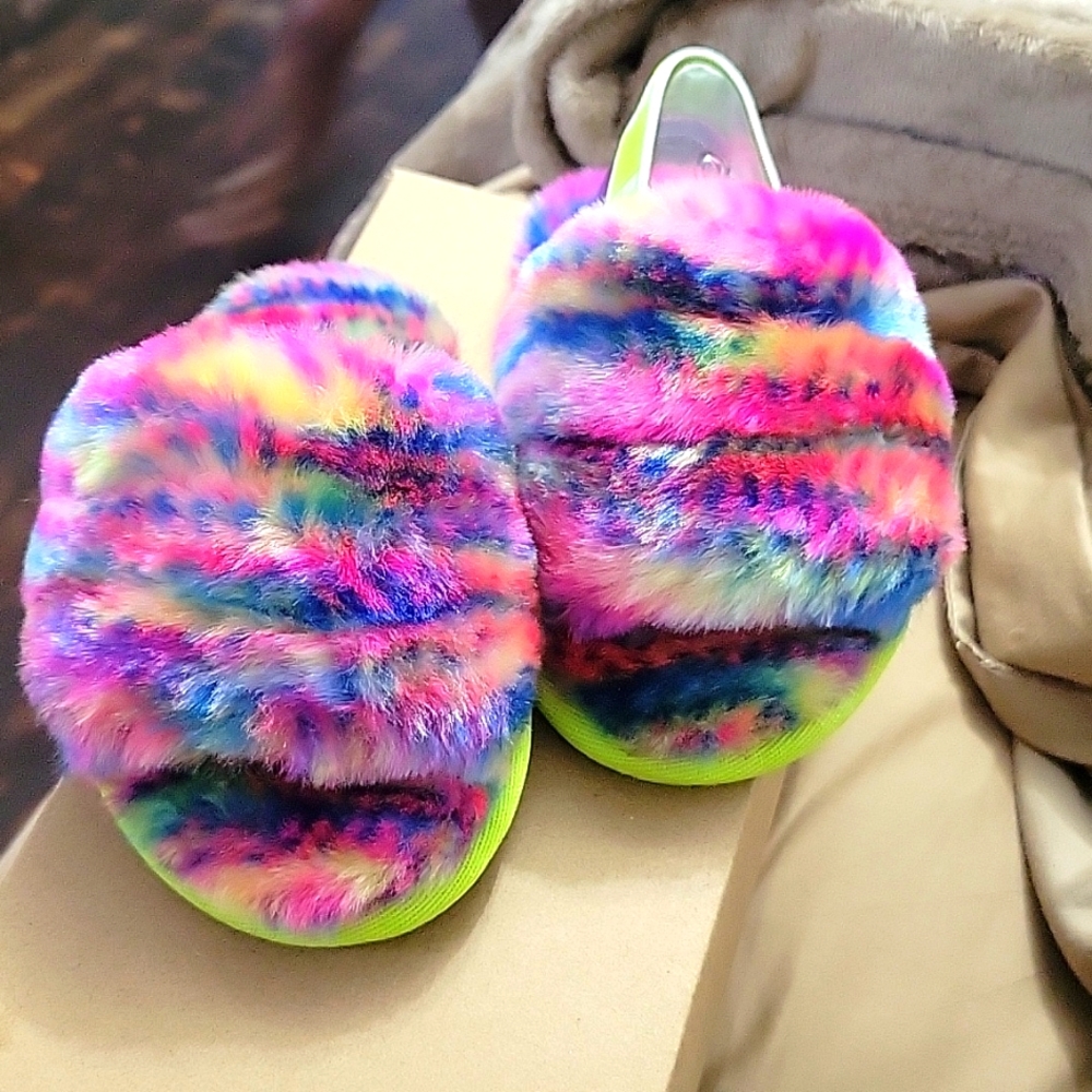 New toddler girl ugg slides